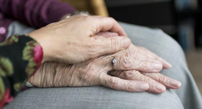 قصة حب… بعد 71 عاما من زواجهما يرحلان معا في ذات اليوم
