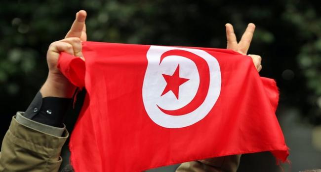 صحيفة الغارديان : تونس آخر المعاقل الديمقراطية في العالم العربي