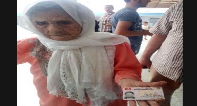 تبلغ من العمر 102 سنة: المُعمرّة  “سالمة بالعيد” تُدلي بصوتها لرئاسية 2019