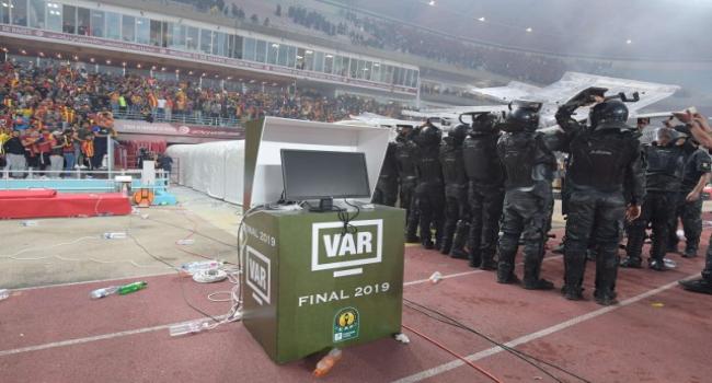الاتحاد الافريقي لكرة القدم يعقد اجتماعا طارئا يوم الثلاثاء بسبب أحداث ملعب رادس