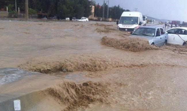 تنبيه هام في القصرين : انقطاع حركة المرور بين بوشبكة وتلابت بسبب فيضان واد