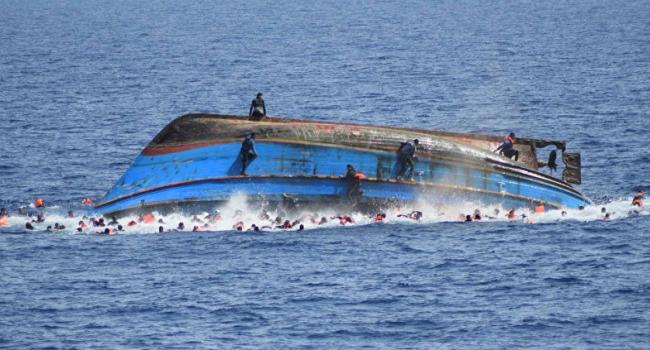 غرق طفلين توأم ووالدهما في انقلاب قارب قبالة سواحل اليونان أثناء رحلة لجوء لأوروبا
