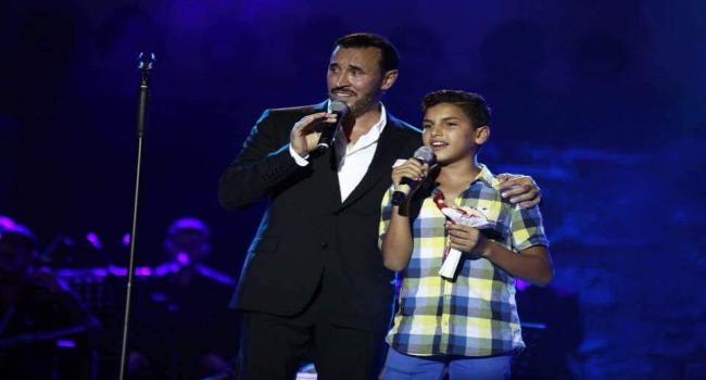غناء الطفل آدم الهداجي مع كاظم الساهر في مهرجان قرطاج: مندوبية حماية الطفولة توضح